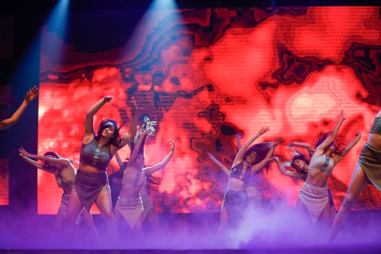 Tribe Dance Hold Your Dream 